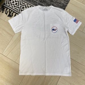 NWOT vineyard Vines t shirt small tee white flag